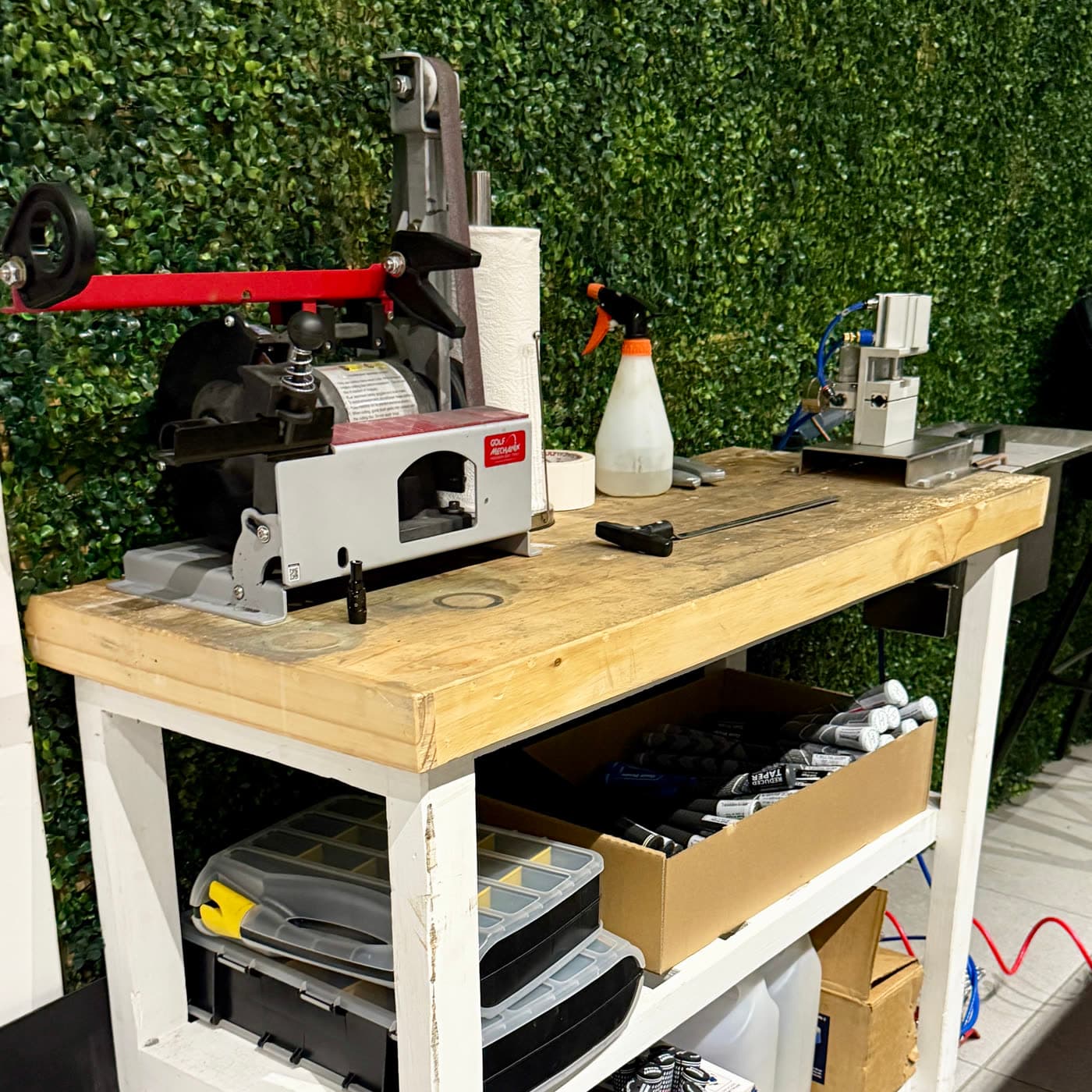 The club building bench with vice, tools and shaft preparation kit